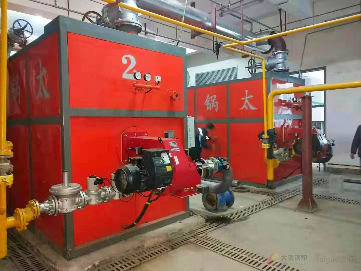 两台2.8MW真空热水锅炉