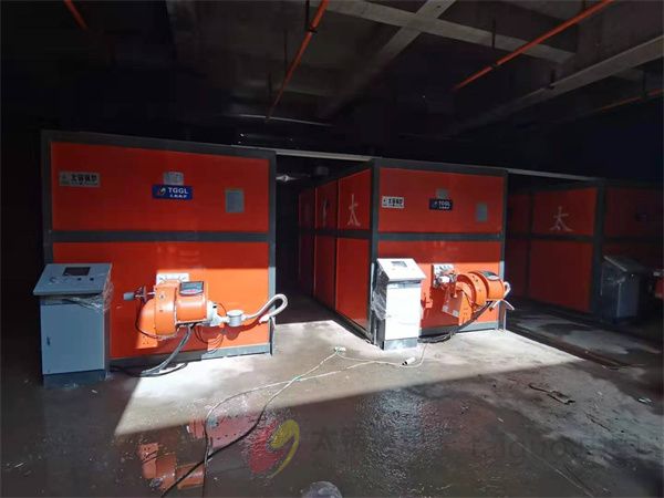 云南曲靖中医院3台真空热水锅炉