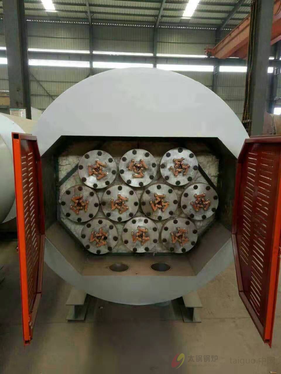 电加热蒸汽锅炉(图1) 电加热卧式热水锅炉.jpg